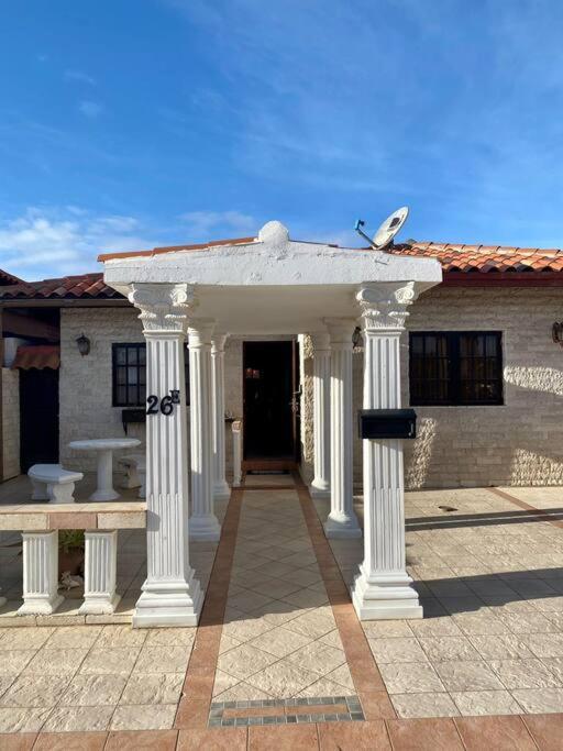 3-Bedroom Villa With A Jacuzzi นอร์ท ภายนอก รูปภาพ