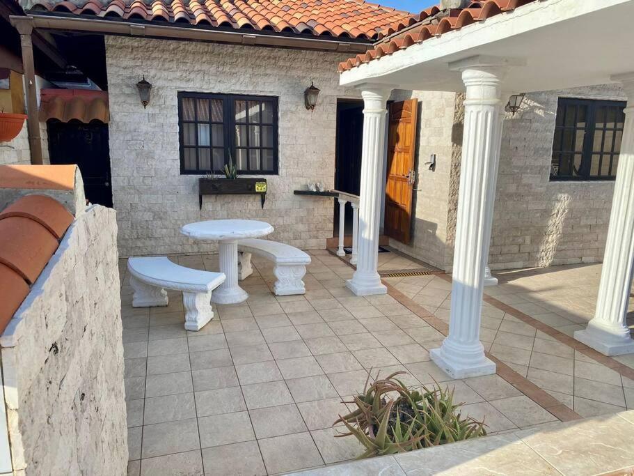 3-Bedroom Villa With A Jacuzzi นอร์ท ภายนอก รูปภาพ
